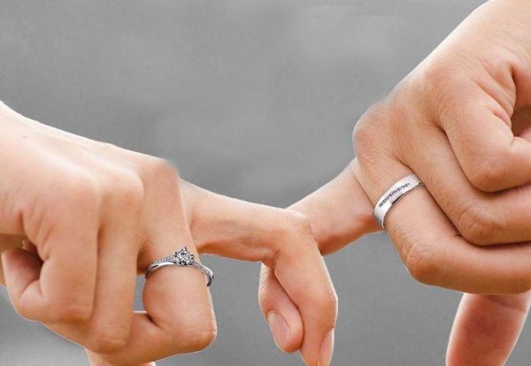 Choosing matching platinum wedding bands for couples