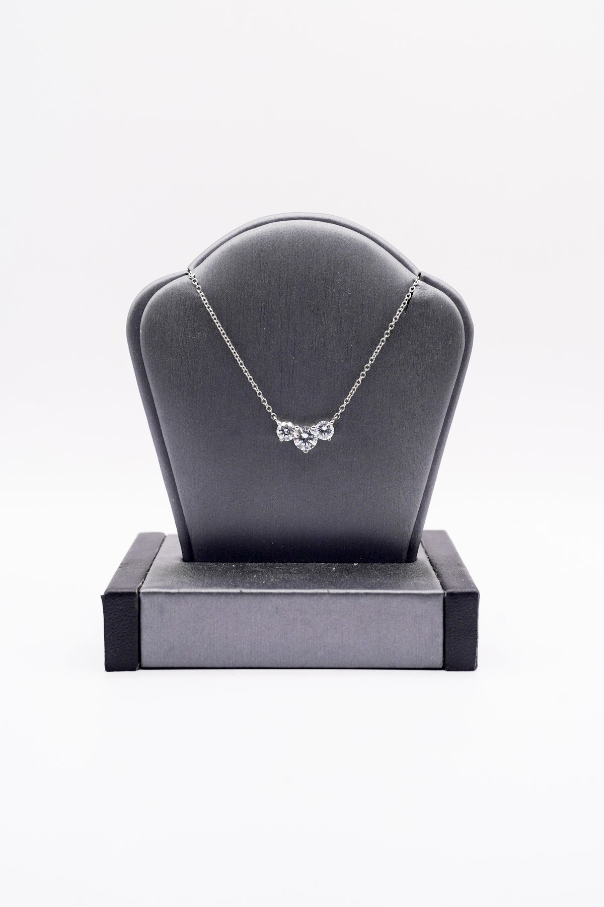 14k white gold 3 diamond pendant