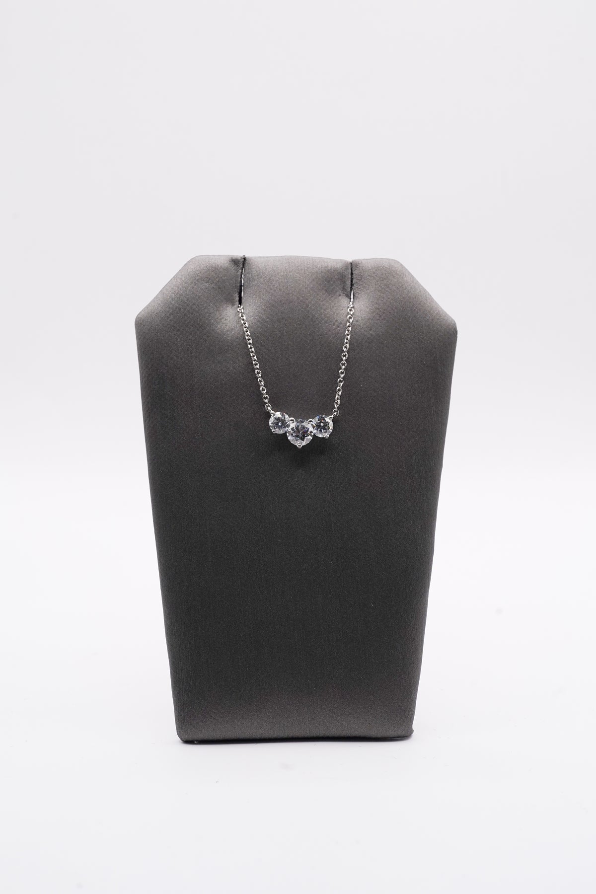 14k white gold 3 diamond pendant necklace