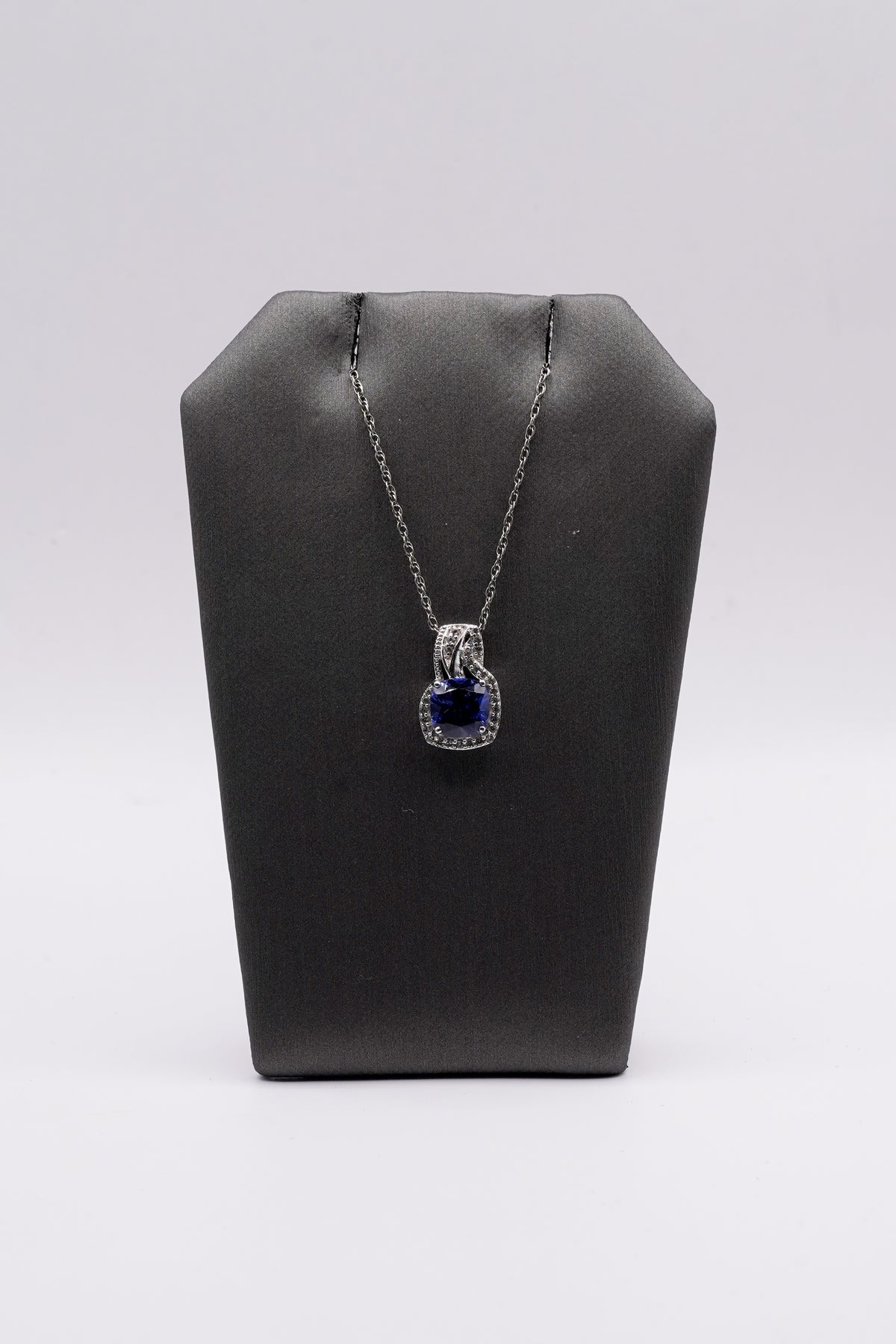 Sapphire and diamond pendant necklace