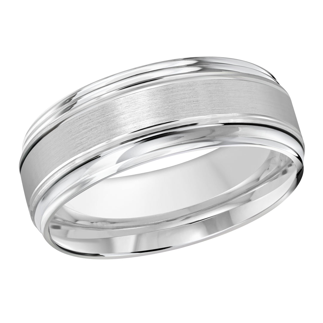 This 8mm white gold wedding ring features a slightly elevated satin center and double grooved edges.